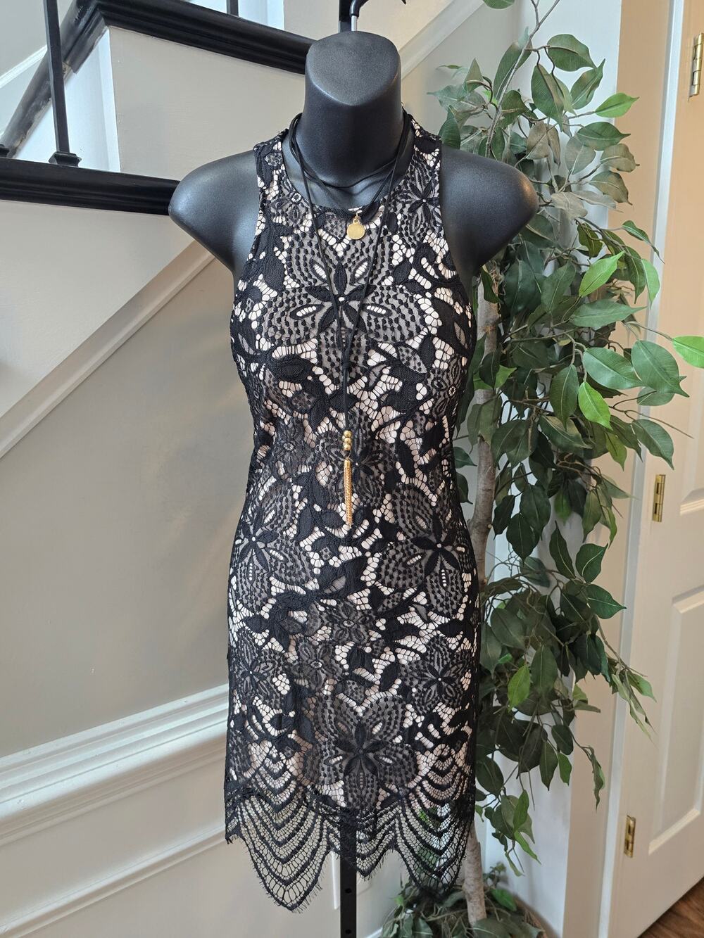 Express Sheath Dress Women's Small Black/Beige Floral Overlay Lace Back Keyhole